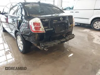 2007 Nissan Sentra 2.0 z VIN 3N1AB61E27L655448, wystawiony jako IAAI lot #41587772 z przebiegiem 184 202 mil mil oraz . Historia ofert i sprzedaży dostępna na DreamBid. Obrazek 6.