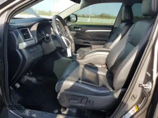 2018 Toyota Highlander SE z VIN 5TDJZRFH4JS551509, wystawiony jako Copart lot #56700765 z przebiegiem 133 320 mil mil oraz Szkoda całkowita • Salvage title. Historia ofert i sprzedaży dostępna na DreamBid. Obrazek 7.