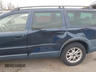 2004 Volvo V70 XC Cross Country with VIN YV1SZ59H541140690, listed as a IAAI auction lot 42060998 with 133,154 mi miles and . Bid and sale history available at DreamBid. Image 6.