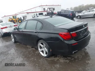 2013 BMW 7 Series 750Li z VIN WBAYE8C53DD133504, wystawiony jako IAAI lot #42005346 z przebiegiem 142 894 mil mil oraz . Historia ofert i sprzedaży dostępna na DreamBid. Obrazek 3.