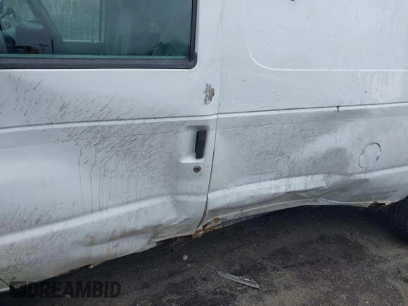 2011 Ford Econoline Cargo Commercial z VIN 1FTNE2EL3BDA19868, wystawiony jako IAAI lot #41973985 z przebiegiem 128 980 mil mil oraz . Historia ofert i sprzedaży dostępna na DreamBid. Obrazek 6.