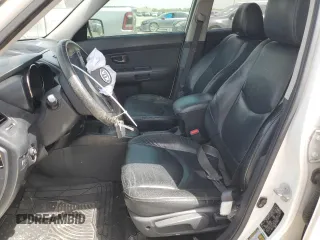2011 Kia Soul + with VIN KNDJT2A20B7276647, listed as a Copart auction lot 47981225 with 84,638 mi miles and Salvage Title. Bid and sale history available at carsss.com. Image 7.
