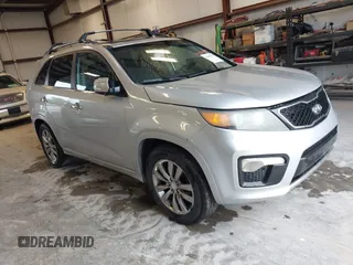 2013 Kia Sorento SX z VIN 5XYKW4A26DG415757, wystawiony jako IAAI lot #42205927 z przebiegiem 155 322 mil mil oraz . Historia ofert i sprzedaży dostępna na DreamBid. Obrazek 1.