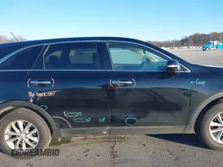 2018 Kia Sorento LX with VIN 5XYPG4A34JG431818, listed as a IAAI auction lot 40997995 with 141,886 mi miles. Bid and sale history available at carsss.com. Image 13.