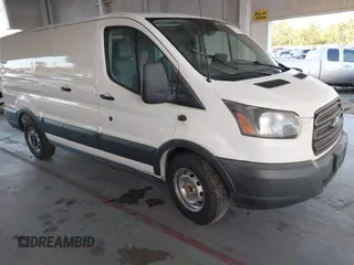 2018 Ford Transit z VIN 1FTYE1ZM5JKA43500, wystawiony jako IAAI lot #40807167 z przebiegiem 144 419 mil mil oraz . Historia ofert i sprzedaży dostępna na DreamBid. Obrazek 1.