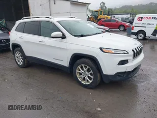 2015 Jeep Cherokee Latitude z VIN 1C4PJMCS8FW589353, wystawiony jako IAAI lot #42378595 z przebiegiem 133 354 mil mil oraz . Historia ofert i sprzedaży dostępna na DreamBid. Obrazek 1.
