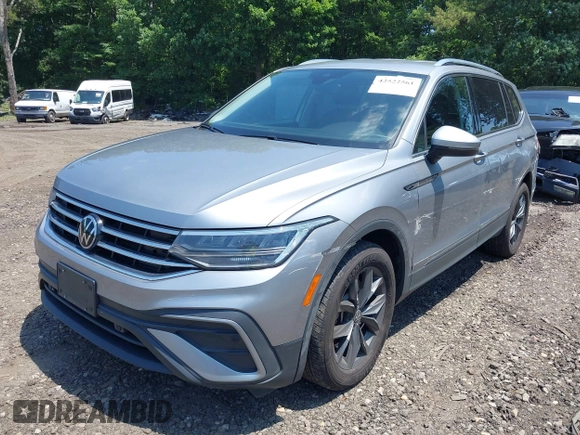 2022 Volkswagen Tiguan SE with VIN 3VV2B7AX2NM074369, listed as a IAAI auction lot 42522561 with 47,752 mi miles and . Bid and sale history available at DreamBid. Image 18.