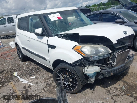 2013 Kia Soul + z VIN KNDJT2A63D7754484, wystawiony jako IAAI lot #42011255 z przebiegiem 219 117 mil mil oraz . Historia ofert i sprzedaży dostępna na DreamBid. Obrazek 1.
