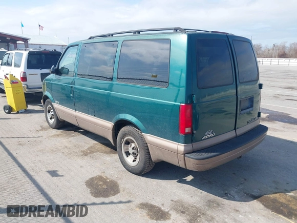 2002 Chevrolet Astro with VIN 1GNDM19X12B109545, listed as a IAAI auction lot 41513777 with 72,638 mi miles. Bid and sale history available at carsss.com. Image 3.