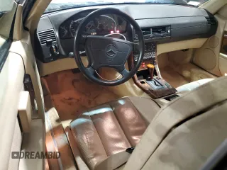 1992 Mercedes-Benz 500 z VIN WDBFA66E5NF040865, wystawiony jako Copart lot #57905205 z przebiegiem 95 158 mil mil oraz Tytuł czysty. Historia ofert i sprzedaży dostępna na DreamBid. Obrazek 8.