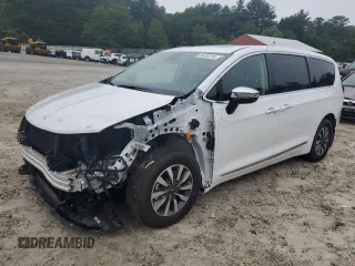 2023 Chrysler Pacifica Hybrid Limited with VIN 2C4RC1S70PR543587, listed as a Copart auction lot 60439795 with 11,558 mi miles and Salvage title. Bid and sale history available at DreamBid. Image 1.