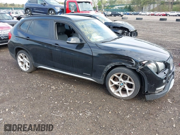 2013 BMW X1 xDrive28i z VIN WBAVL1C56DVR88949, wystawiony jako IAAI lot #42152710 z przebiegiem 93 136 mil mil oraz . Historia ofert i sprzedaży dostępna na DreamBid. Obrazek 1.
