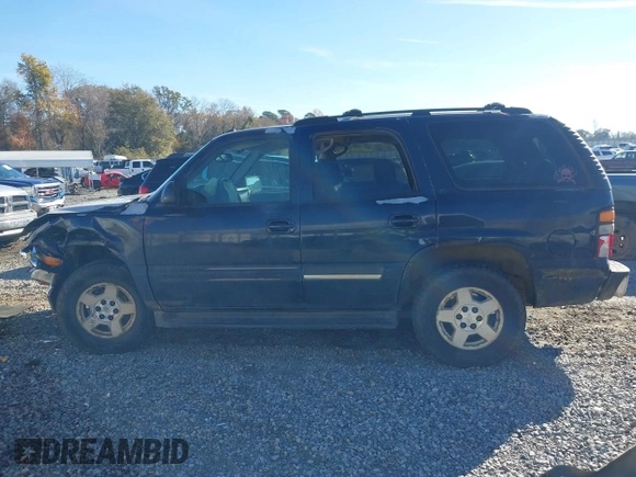 2005 Chevrolet Tahoe LT z VIN 1GNEC13T85J201856, wystawiony jako IAAI lot #41099372 z przebiegiem 303 169 mil mil oraz . Historia ofert i sprzedaży dostępna na DreamBid. Obrazek 14.