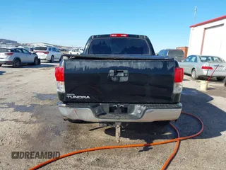 2011 Toyota Tundra z VIN 5TFEY5F12BX115107, wystawiony jako IAAI lot #41426224 z przebiegiem 143 487 mil mil oraz . Historia ofert i sprzedaży dostępna na DreamBid. Obrazek 16.