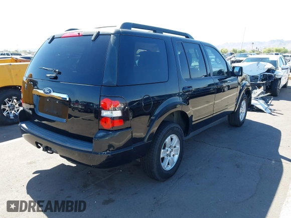 2010 Ford Explorer XLT z VIN 1FMEU6DE6AUA59210, wystawiony jako IAAI lot #41999624 z przebiegiem 131 373 mil mil oraz . Historia ofert i sprzedaży dostępna na DreamBid. Obrazek 4.