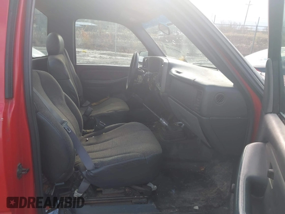 1999 Chevrolet Silverado 1500 with VIN 1GCEC14W9XZ131595, listed as a IAAI auction lot 40992118 with 0 mi miles. Bid and sale history available at carsss.com. Image 5.