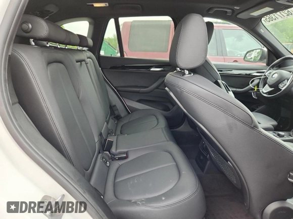 2018 BMW X1 xDrive28i z VIN WBXHT3C36J5L24918, wystawiony jako Copart lot #62171365 z przebiegiem 23 446 mil mil oraz Szkoda całkowita • Salvage title. Historia ofert i sprzedaży dostępna na DreamBid. Obrazek 11.