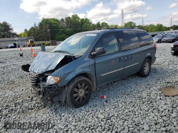 2005 Chrysler Town & Country Touring z VIN 2C4GP54L05R524614, wystawiony jako Copart lot #54941575 z przebiegiem 300 918 mil mil oraz Szkoda całkowita • Salvage title. Historia ofert i sprzedaży dostępna na DreamBid. Obrazek 1.