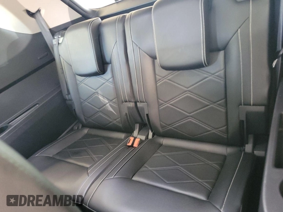 2024 Volkswagen Atlas SE z VIN 1V2HR2CA9RC554298, wystawiony jako IAAI lot #42851017 z przebiegiem 18 815 mil mil oraz . Historia ofert i sprzedaży dostępna na DreamBid. Obrazek 16.