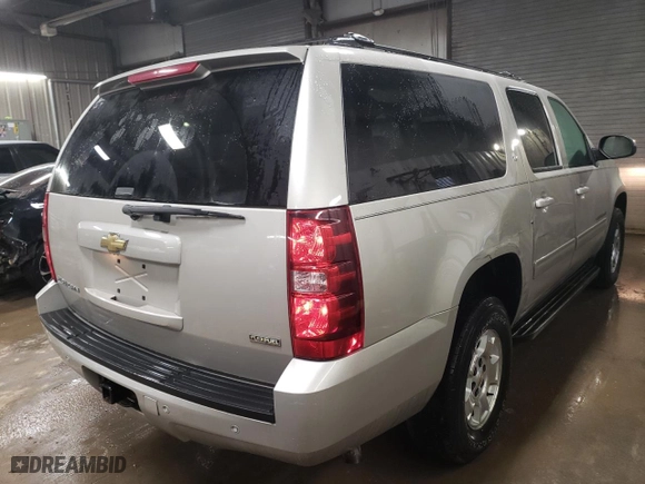 2009 Chevrolet Suburban LT w/2LT with VIN 1GNFK26369R242759, listed as a Copart auction lot 43250795 with 136,638 mi miles and Salvage Title. Bid and sale history available at carsss.com. Image 3.
