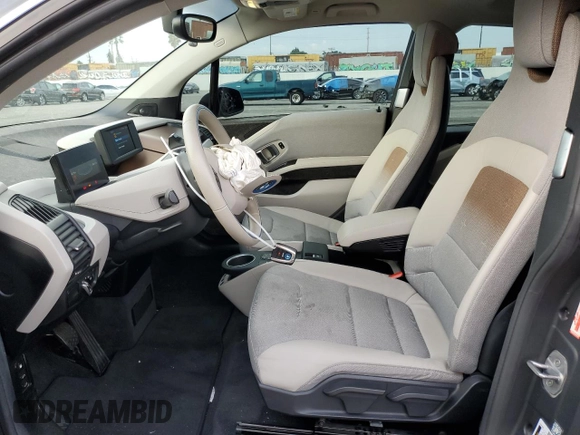 2020 BMW i3 z VIN WBY8P4C08L7G74380, wystawiony jako Copart lot #40858024 z przebiegiem 34 379 mil mil oraz . Historia ofert i sprzedaży dostępna na DreamBid. Obrazek 7.