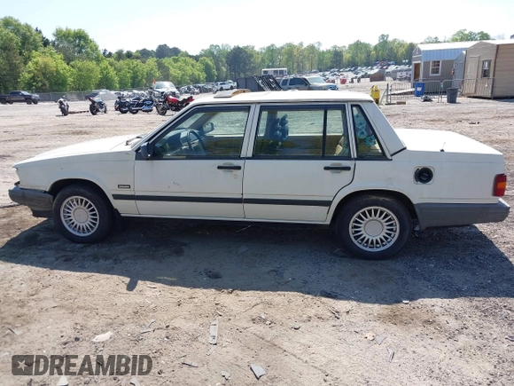 1991 Volvo 740 z VIN YV1FA8842M2506866, wystawiony jako IAAI lot #42076046 z przebiegiem 126 781 mil mil oraz . Historia ofert i sprzedaży dostępna na DreamBid. Obrazek 14.