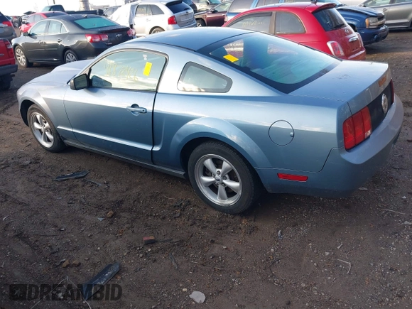 2005 Ford Mustang Deluxe z VIN 1ZVFT80N855137996, wystawiony jako IAAI lot #41872426 z przebiegiem 174 484 mil mil oraz . Historia ofert i sprzedaży dostępna na DreamBid. Obrazek 3.