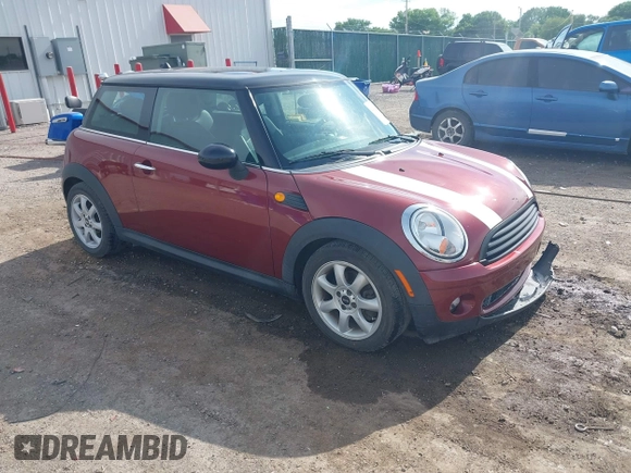 2009 MINI Hardtop z VIN WMWMF33579TW73000, wystawiony jako IAAI lot #42244237 z przebiegiem 108 332 mil mil oraz . Historia ofert i sprzedaży dostępna na DreamBid. Obrazek 1.
