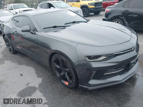 2017 Chevrolet Camaro 1LT z VIN 1G1FB1RX5H0216019, wystawiony jako IAAI lot #41881997 z przebiegiem 84 505 mil mil oraz . Historia ofert i sprzedaży dostępna na DreamBid. Obrazek 1.