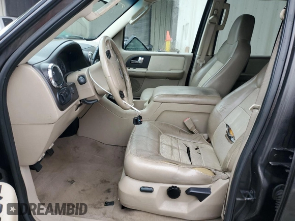 2005 Ford Expedition Eddie Bauer z VIN 1FMFU18595LA27431, wystawiony jako Copart lot #42250805 z przebiegiem 152 116 mil mil oraz Czysty tytuł • Clean title. Historia ofert i sprzedaży dostępna na DreamBid. Obrazek 7.