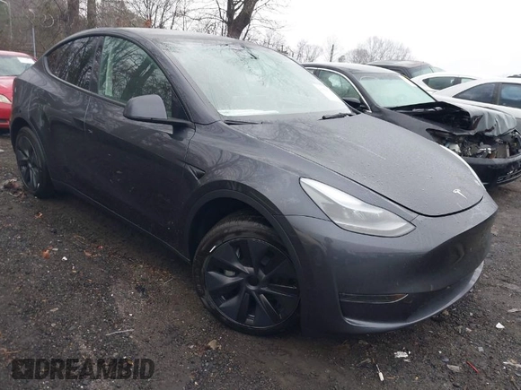 2025 Tesla Model Y Long Range with VIN 7SAYGDED0SA357488, listed as a IAAI auction lot 41550514 with 6 mi miles and . Bid and sale history available at DreamBid. Image 1.