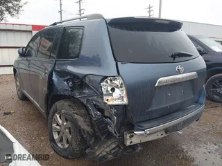 2011 Toyota Highlander with VIN 5TDZK3EH8BS028548, listed as a IAAI auction lot 41346300 with 198,043 mi miles. Bid and sale history available at carsss.com. Image 3.
