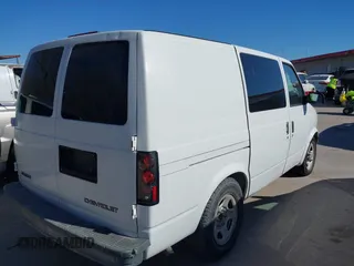 2004 Chevrolet Astro Cargo Van with VIN 1GCDM19X84B114706, listed as a IAAI auction lot 41410630 with 210,443 mi miles. Bid and sale history available at carsss.com. Image 4.