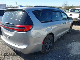2021 Chrysler Pacifica Touring z VIN 2C4RC1FG8MR565455, wystawiony jako IAAI lot #41796891 z przebiegiem 105 645 mil mil oraz . Historia ofert i sprzedaży dostępna na DreamBid. Obrazek 4.