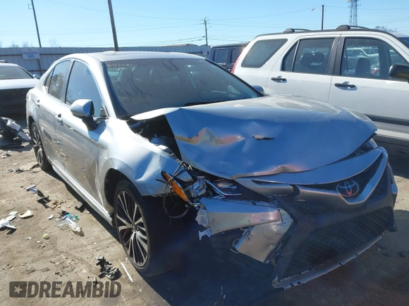 2020 Toyota Camry SE with VIN 4T1M11AK8LU923212, listed as a IAAI auction lot 41257204 with 66,289 mi miles. Bid and sale history available at carsss.com. Image 1.