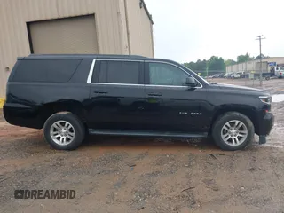 2019 Chevrolet Suburban LT z VIN 1GNSKHKC8KR332167, wystawiony jako IAAI lot #42256453 z przebiegiem 131 882 mil mil oraz . Historia ofert i sprzedaży dostępna na DreamBid. Obrazek 13.