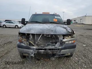 2001 Chevrolet Silverado 3500 LT with VIN 1GCJK331X1F171082, listed as a Copart auction lot 42096135 with 0 mi miles and Salvage Title. Bid and sale history available at carsss.com. Image 5.