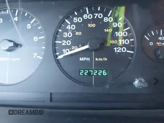 1997 Jeep Grand Cherokee Limited z VIN 1J4GZ78Y3VC683674, wystawiony jako IAAI lot #42331984 z przebiegiem 227 226 mil mil oraz . Historia ofert i sprzedaży dostępna na DreamBid. Obrazek 15.