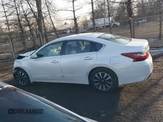 2018 Nissan Altima 2.5 S with VIN 1N4AL3AP2JC225714, listed as a IAAI auction lot 41200103 with 34,126 mi miles. Bid and sale history available at carsss.com. Image 14.