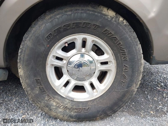 2001 Ford Expedition XLT with VIN 1FMPU16L31LB39187, listed as a IAAI auction lot 40405470 with 1 mi miles. Bid and sale history available at carsss.com. Image 12.