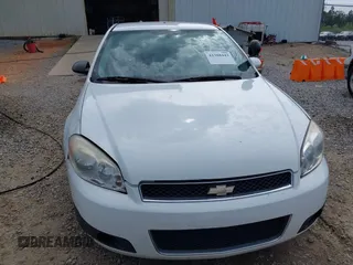 2014 Chevrolet Impala Police Police z VIN 2G1WD5E30E1114342, wystawiony jako IAAI lot #42388443 z przebiegiem 119 929 mil mil oraz . Historia ofert i sprzedaży dostępna na DreamBid. Obrazek 6.