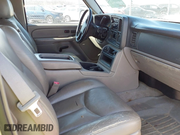2004 Chevrolet Suburban LT with VIN 1GNGK26U54R157174, listed as a IAAI auction lot 41777576 with 233,991 mi miles. Bid and sale history available at carsss.com. Image 5.