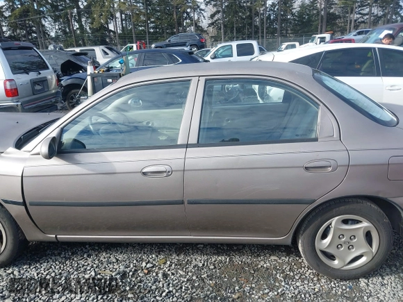 2001 Kia Sephia z VIN KNAFB121815046919, wystawiony jako IAAI lot #41398257 z przebiegiem 191 818 mil mil oraz . Historia ofert i sprzedaży dostępna na DreamBid. Obrazek 15.