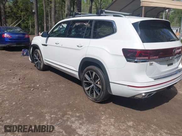2024 Volkswagen Atlas SEL Premium R-Line with VIN 1V2FR2CA2RC617765, listed as a IAAI auction lot 41990546 with 15,098 mi miles and . Bid and sale history available at DreamBid. Image 3.
