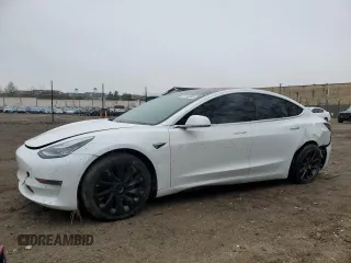 2018 Tesla Model 3 Long Range Battery z VIN 5YJ3E1EB0JF086377, wystawiony jako Copart lot #51144995 z przebiegiem 105 713 mil mil oraz Szkody całkowita. Historia ofert i sprzedaży dostępna na DreamBid. Obrazek 1.