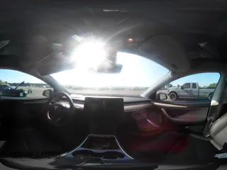 2024 Tesla Model Y Long Range z VIN 7SAYGDEEXRA263444, wystawiony jako IAAI lot #40199252 z przebiegiem 9 540 mil mil oraz . Historia ofert i sprzedaży dostępna na DreamBid. Obrazek 23.