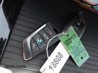 2025 BMW X4 xDrive30i z VIN 5UX33DT05S9X68660, wystawiony jako IAAI lot #41827872 z przebiegiem 8020 mil mil oraz . Historia ofert i sprzedaży dostępna na DreamBid. Obrazek 11.