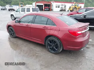 2013 Chrysler 200 Limited z VIN 1C3CCBCG6DN719405, wystawiony jako IAAI lot #42308504 z przebiegiem 191 411 mil mil oraz . Historia ofert i sprzedaży dostępna na DreamBid. Obrazek 3.