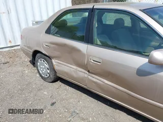 1997 Toyota Camry LE z VIN 4T1BG22K3VU808174, wystawiony jako IAAI lot #42237077 z przebiegiem 100 049 mil mil oraz . Historia ofert i sprzedaży dostępna na DreamBid. Obrazek 6.