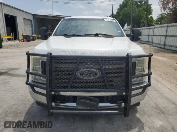 2017 Ford F-250 XL with VIN 1FT7W2A61HEB68868, listed as a Copart auction lot 55811175 with 180,279 mi miles and Clean title. Bid and sale history available at DreamBid. Image 5.